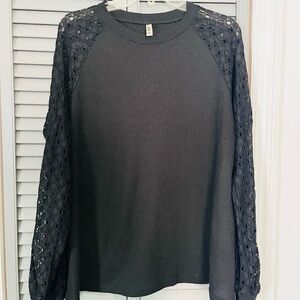 Black Lace-Sleeve Waffle Knit Pullover Sweatshirt